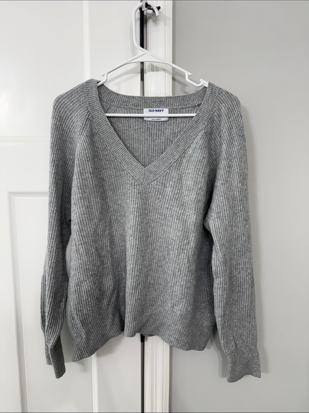 Old Navy Light Gray V-Neck Ribbed Sweater